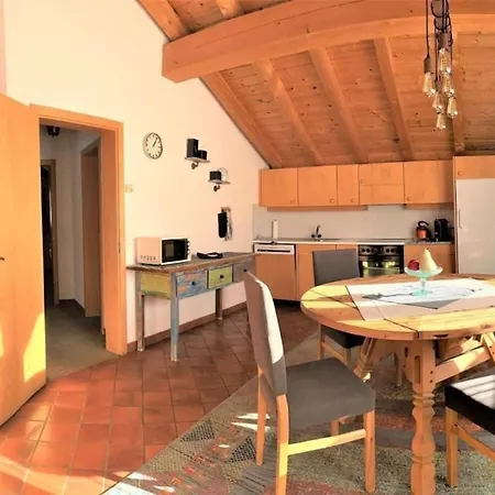 アパート La Stueerta ポントレジナ